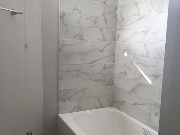 3rd image of 4832 N Winthrop Ave APT 3E