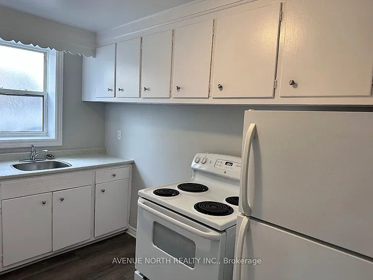 1170 Dover Cres #1 — Photo 7