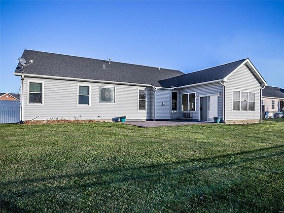 3rd image of 149 Emerald Way W