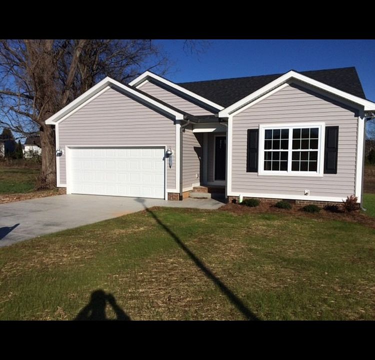 1st image of 324 Stone Hollow Ln