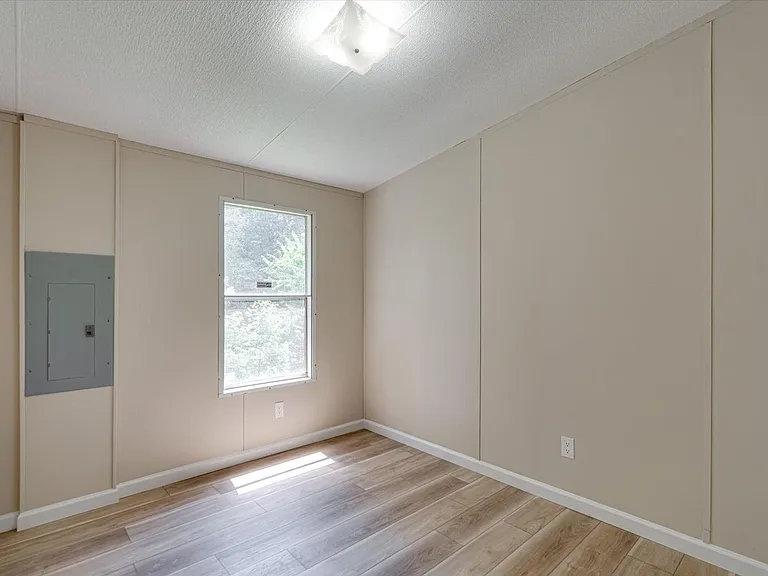 842 Emery Rd — Photo 19