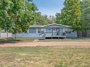 300 Williamson Dr, Hutchinson, KS 67502