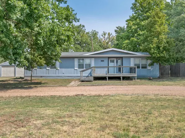 300 Williamson Dr, Hutchinson, KS 67502