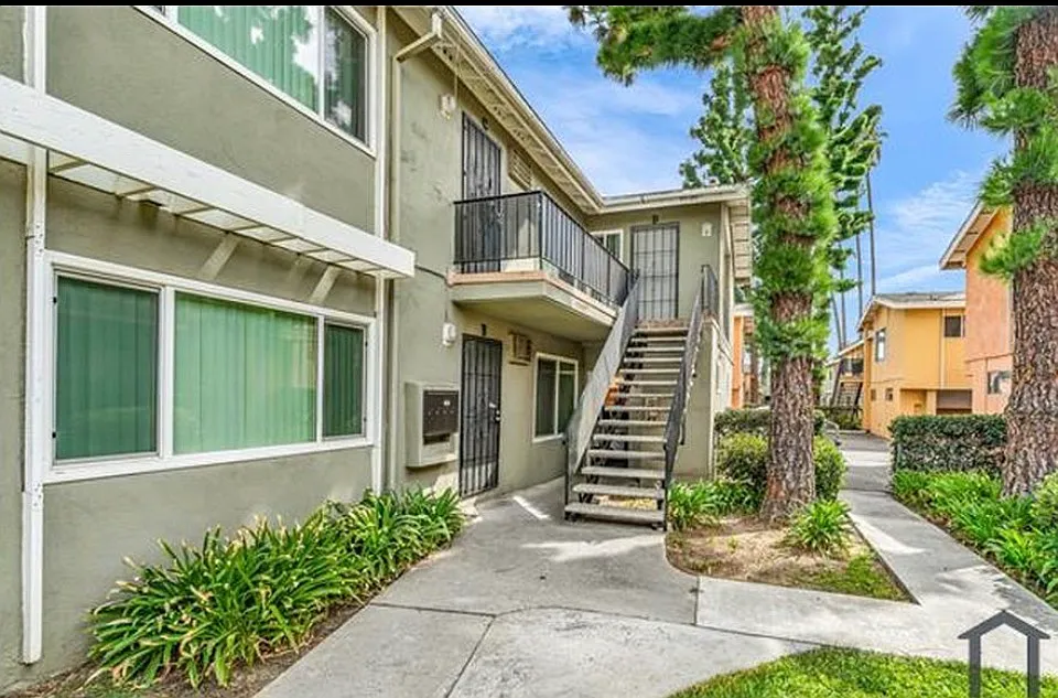 2 bed, 900 sqft, $2,050 — Photo 3
