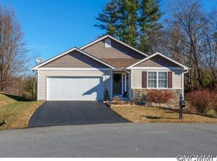 356 Drexel Farm Dr, Hendersonville, NC 28739