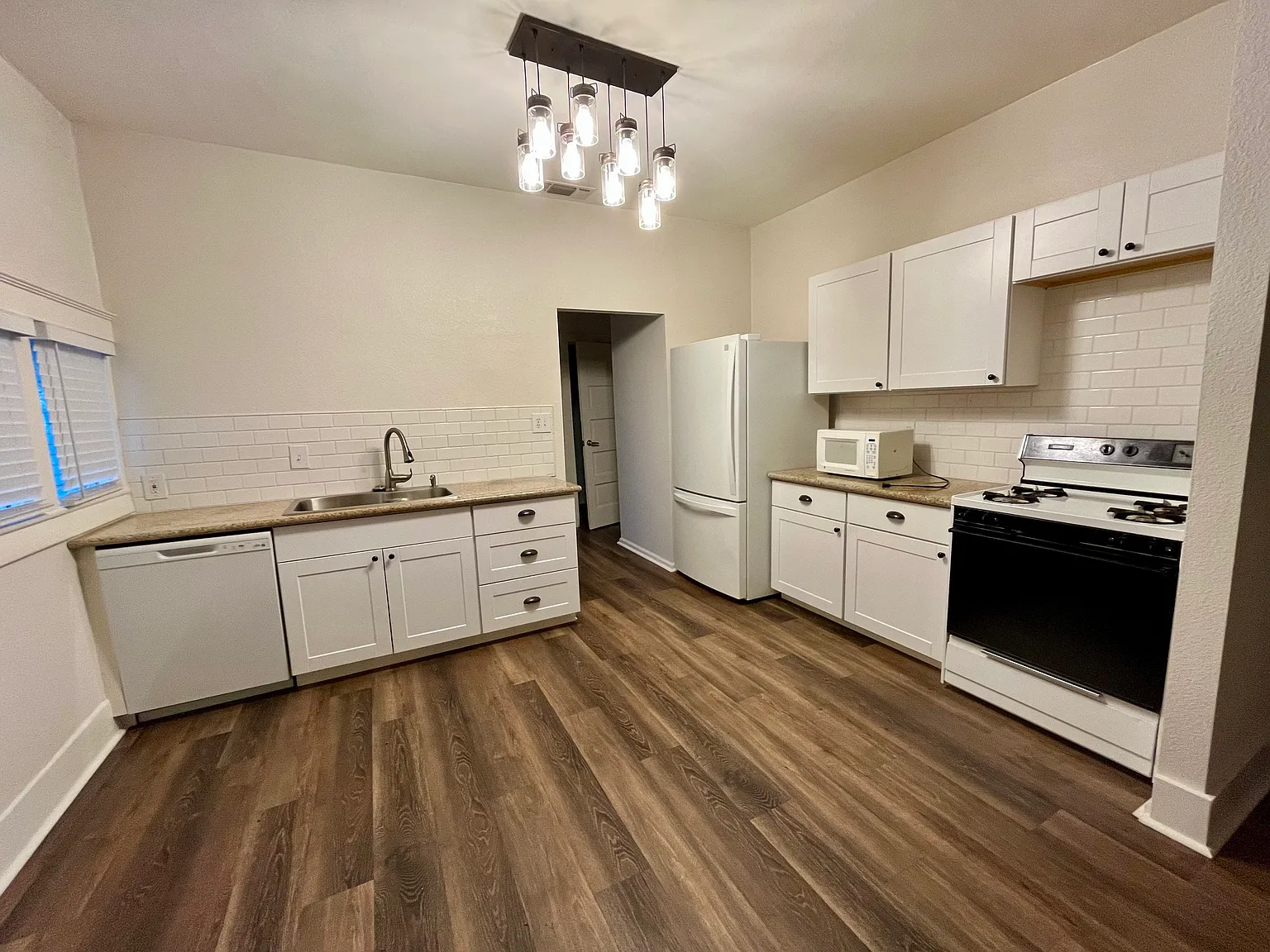 720 E Dudley Ave — Photo 4