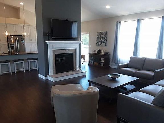 4th image of 509 Dickinson Dr