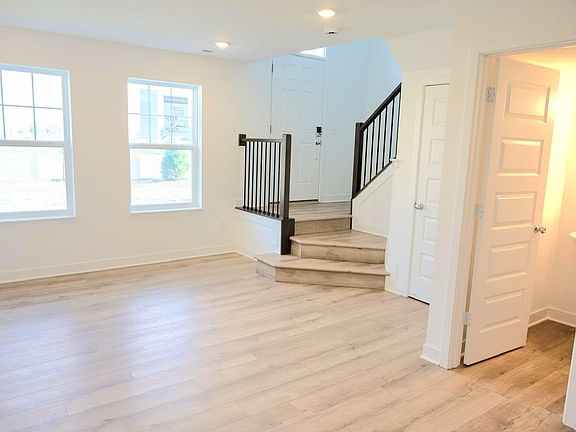 3rd image of 9318 Clarendon Dr