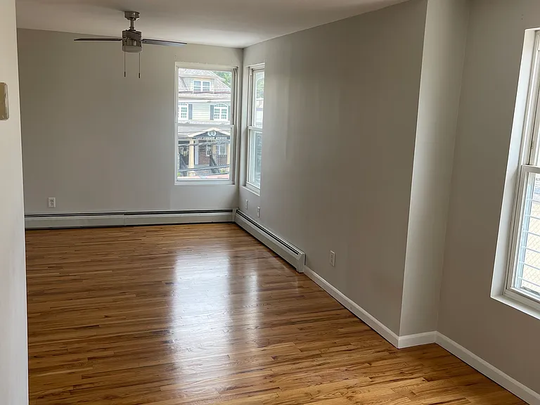 1294 Forest Ave #2 — Photo 4
