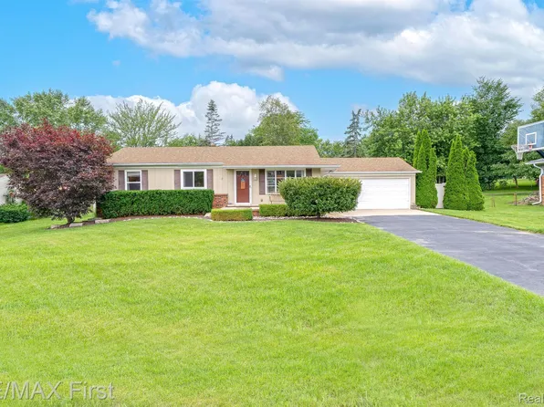 2564 Freeman Dr, Lake Orion, MI 48360