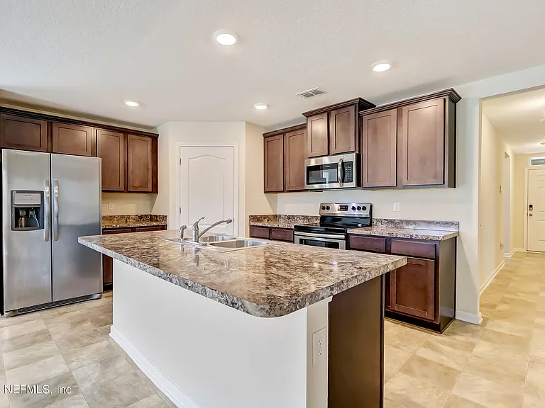 70 Cody St — Photo 11