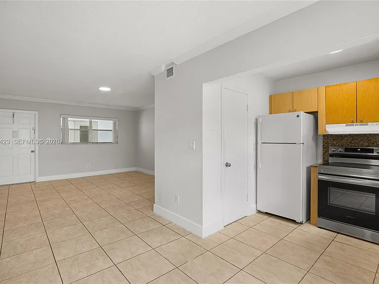 4933 Hollywood Blvd #201 — Photo 3