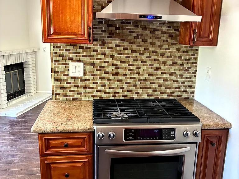 1159 E Plymouth St — Photo 12