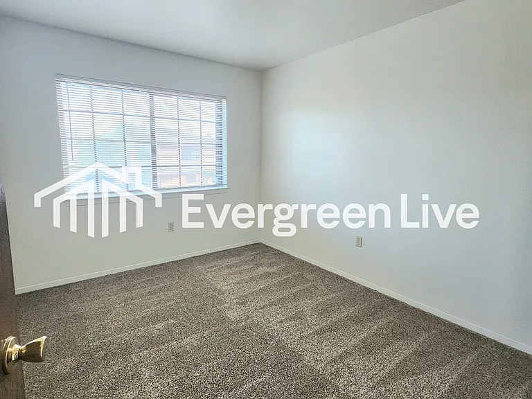 233 Raven Dr — Photo 24