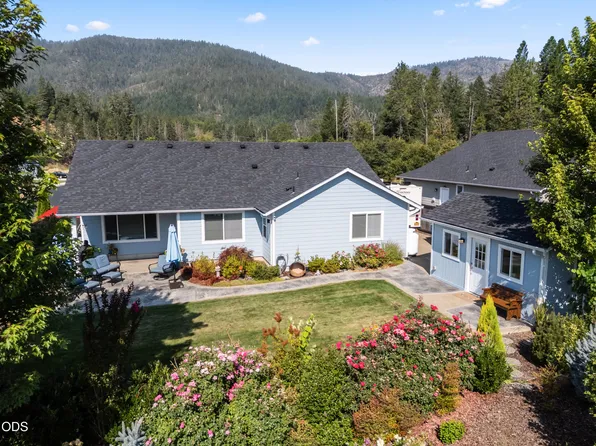 263 Retirement Ln, Cave Junction, OR 97523