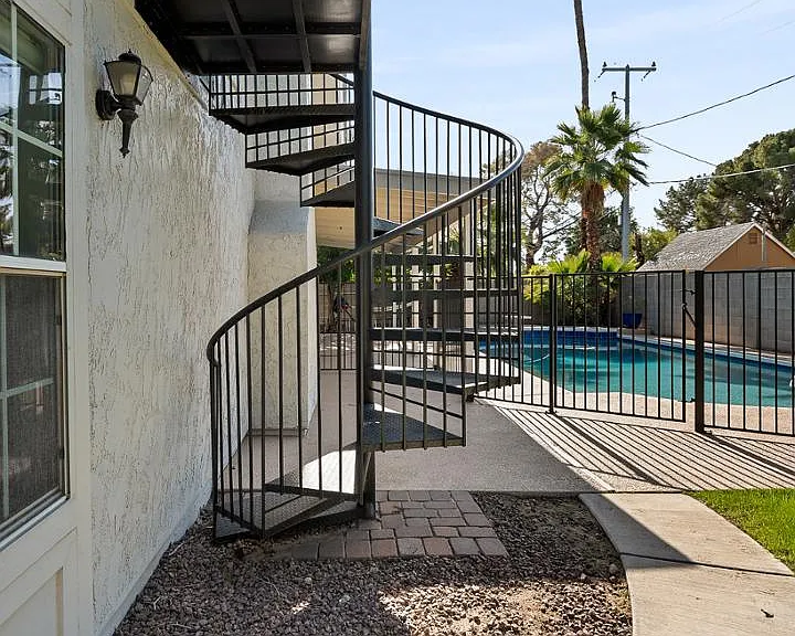 8464 N 7th Ave — Photo 30