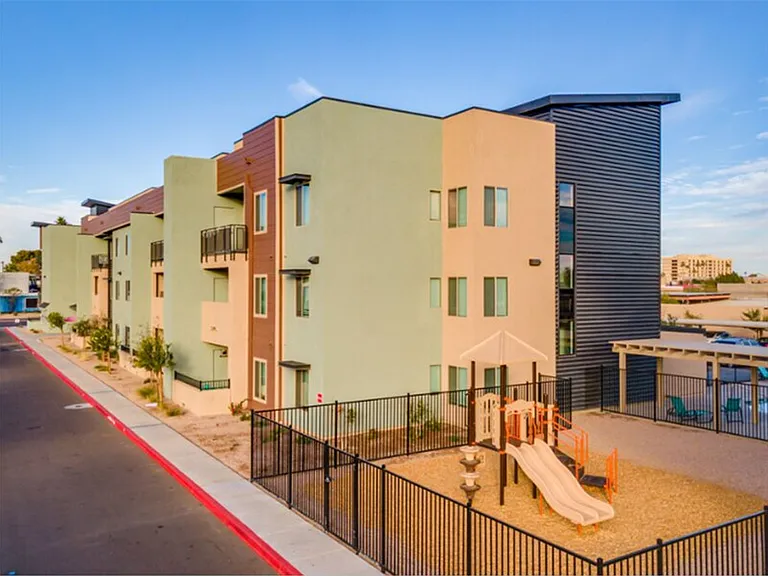 Club 715 Apartments — Photo 8