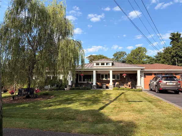 6 N Howells Point Road, Bellport Village, NY 11713