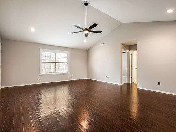 4th image of 704 Oberg Dr