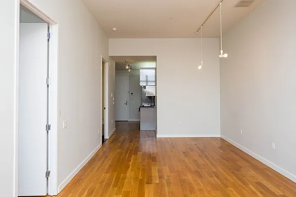 Rented by Nooklyn NYC LLC | media 24
