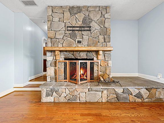 5th image of 3100 Powdersville Rd