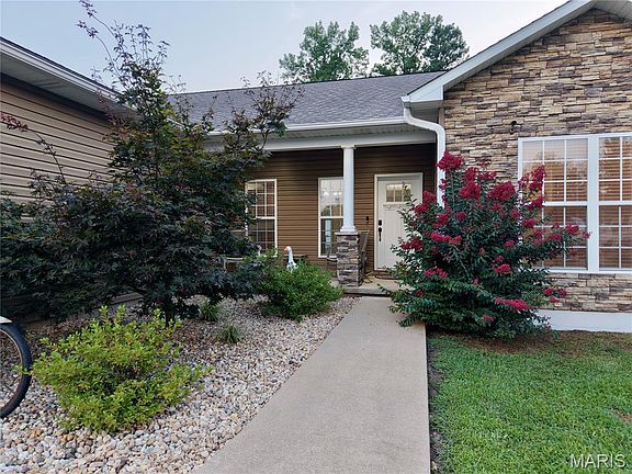 3rd image of 215 Crooked Pine Ln