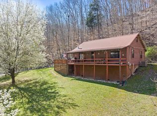 1198 Roughshod Hollow Rd, Byrdstown, TN 38549