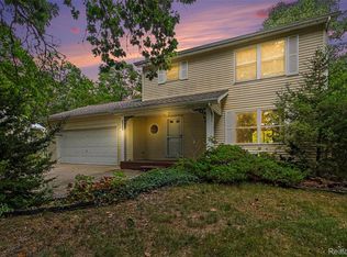 8565 Hamburg Rd, Brighton, MI 48116