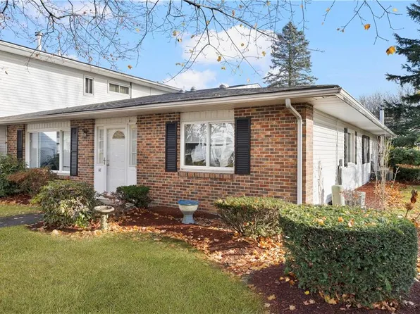 82 Fox Ridge Cres, Warwick, RI 02886