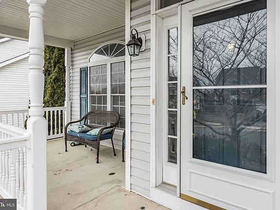 4th image of 105 Plankwood Ct
