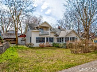 608 Crescent Dr, Holland, MI