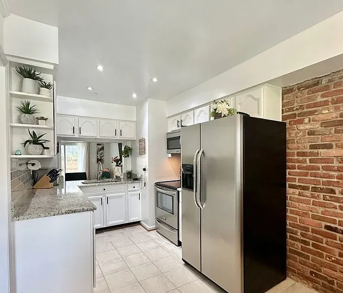 8131 Kingsway Ct — Photo 9