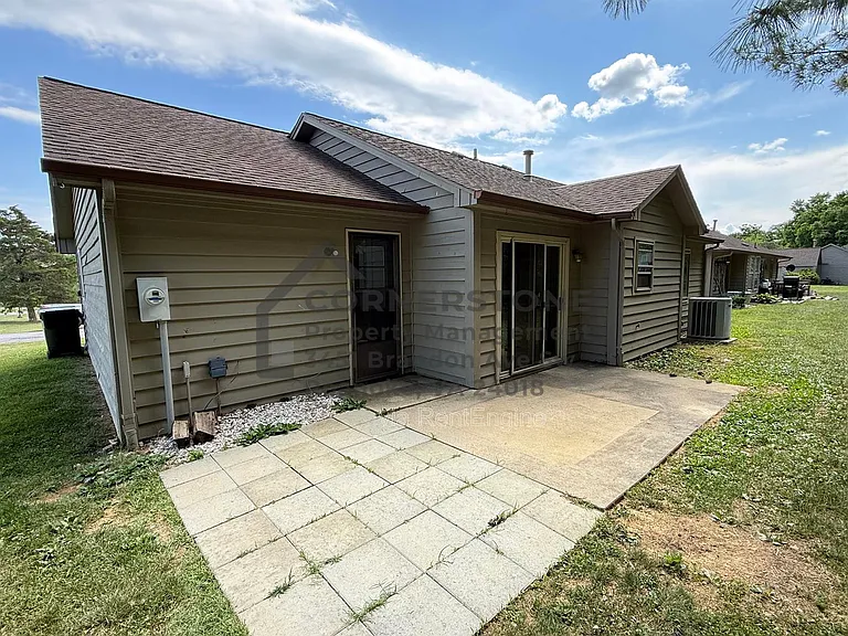 713 Lakeview Cir — Photo 11