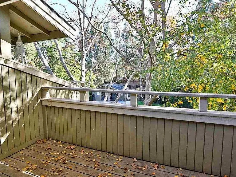 417 Eastgate Ln — Photo 16