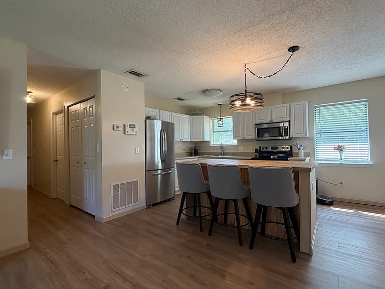 921 Greenbriar Rd — Photo 4
