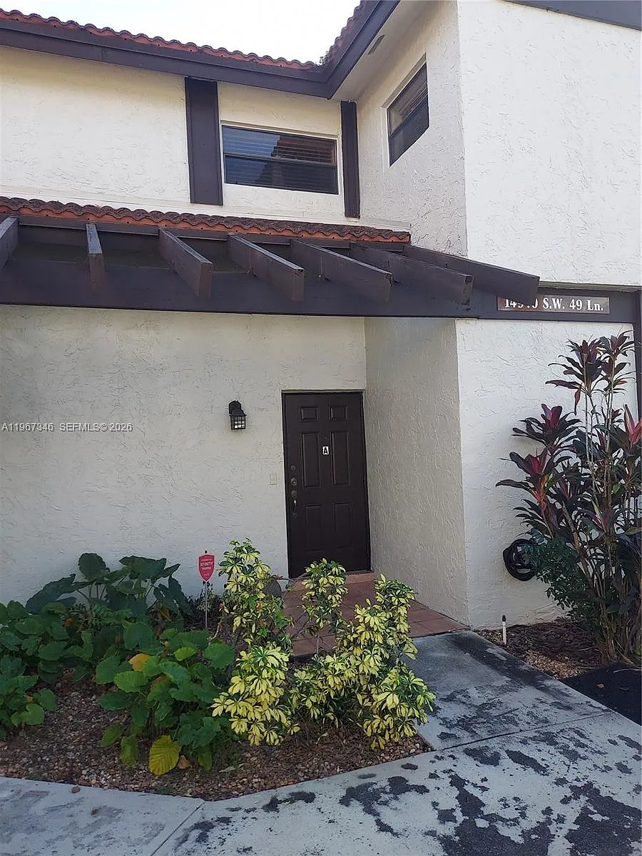 Photo 1 of 11 - 14940 SW 49th Ln #8A - Miami, FL Primary Photo - 14940 SW 49th Ln #8A
