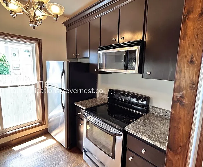 915 Russell St #A — Photo 5