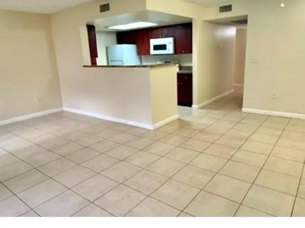 8335 Coral Lake Mnr, Pompano Beach, FL 33065