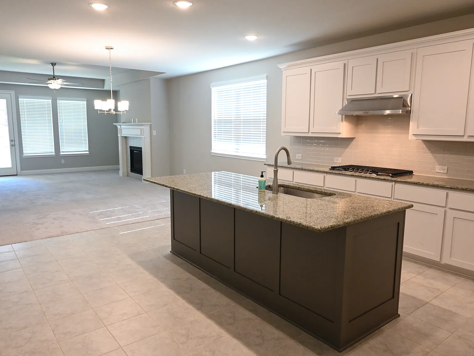 4 bed, 2156 sqft, $2,750 — Photo 4