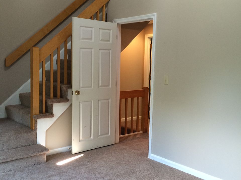 1st image of 27 Gleneagle Dr