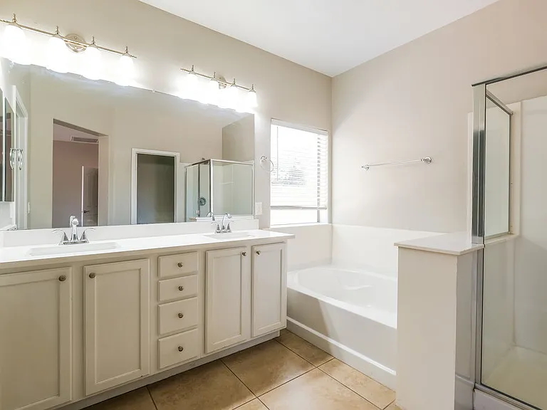105 N 108th Dr — Photo 12