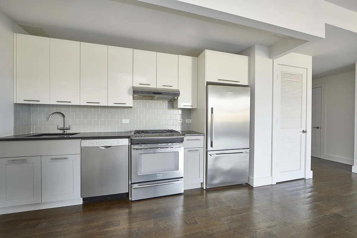 Building Photo - 341 Eastern Pkwy #4B