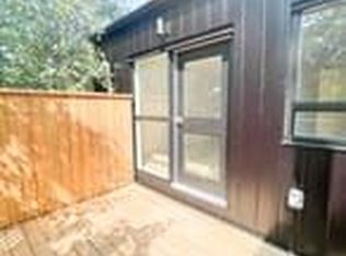 474 Palmerston Blvd #2, Toronto, ON M6G 2P1