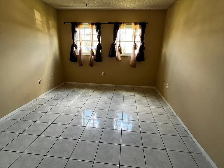 827 Sky Lake Cir #A — Photo 8