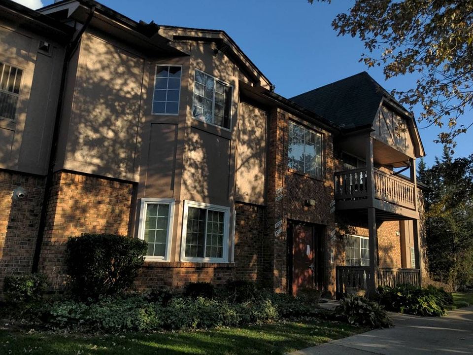 1st image of 30524 Oakridge Manor Dr