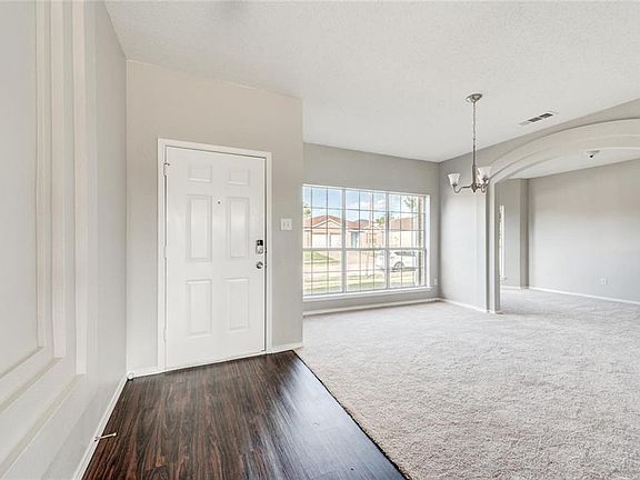 4th image of 6735 Meadowcrest Dr