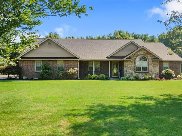 9 Plantation Dr, Sikeston, MO 63801