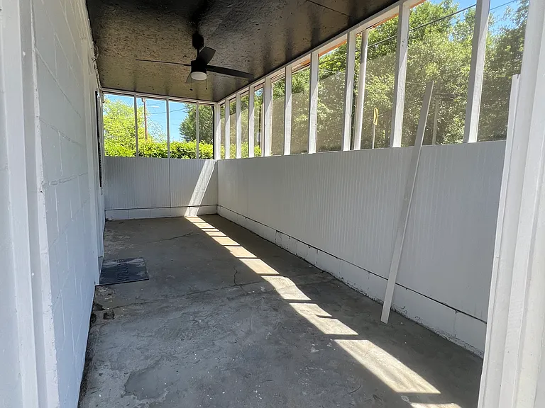621 W Jones Ave #B — Photo 4