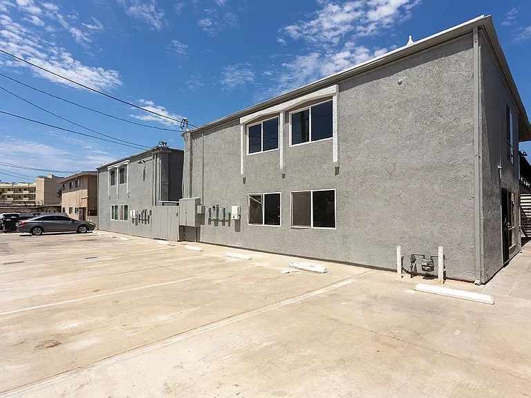 Pier View Apartments — Photo 13