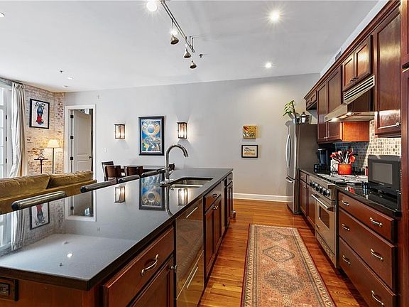 4th image of 711 Tchoupitoulas St APT 303
